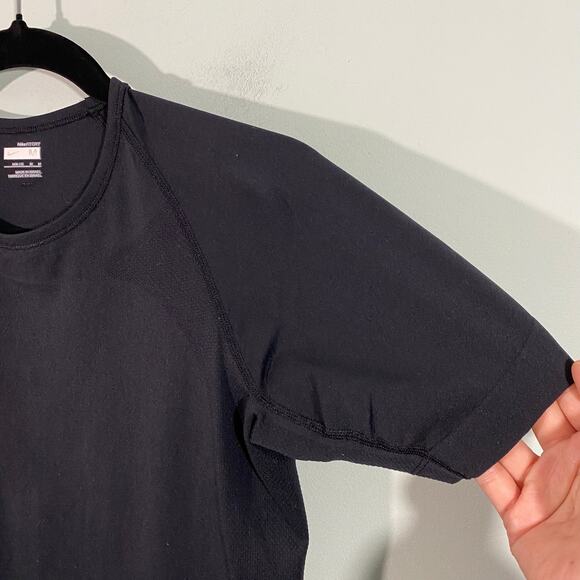 Nike Women's Black Fitdry Fitted Athletic Short Sleeve Top Size M - Picture 7 of 9